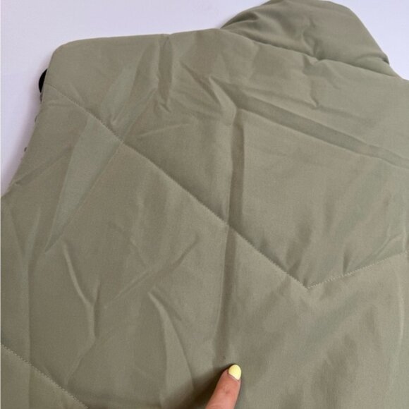 De Base Women's sage green boxy Puffer Vest size medium - Picture 10 of 10